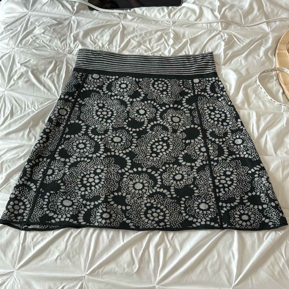 Fun knitted black and grey skirt